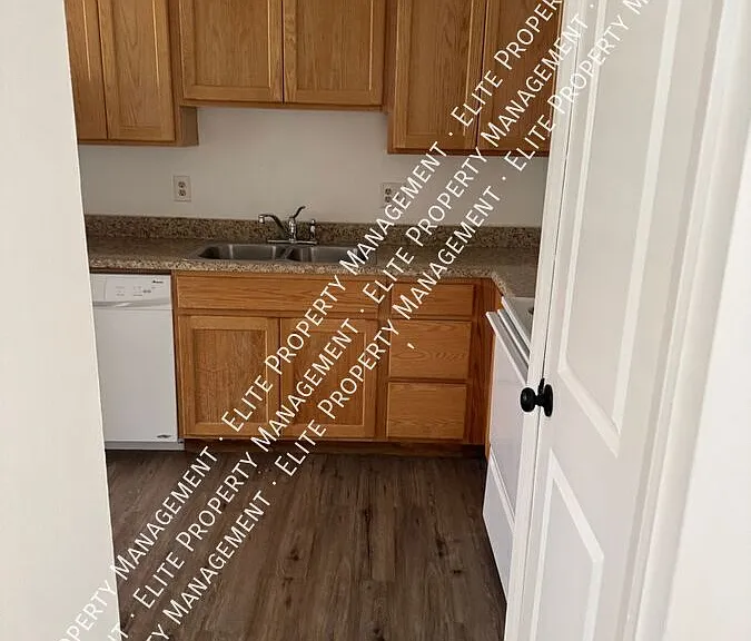 325 E 1000 N #4 — Photo 8