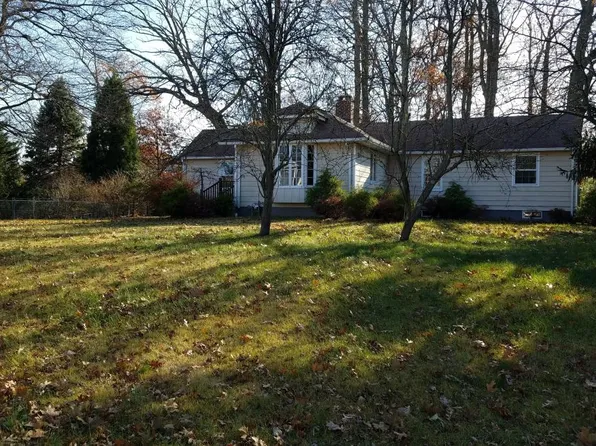 386 Beecroft Pl, Oakhurst, NJ 07755