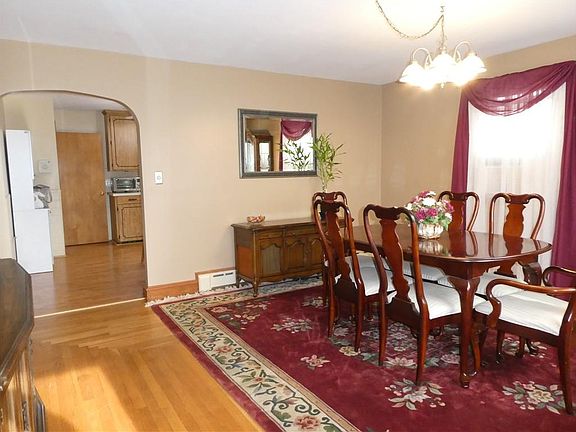 5th image of 52 Tiffany St