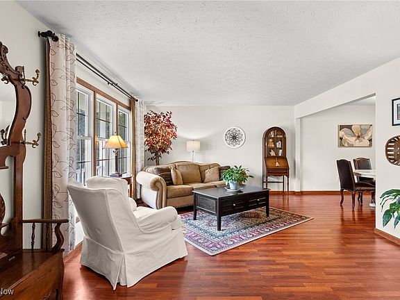 3rd image of 15956 Inglewood Ct