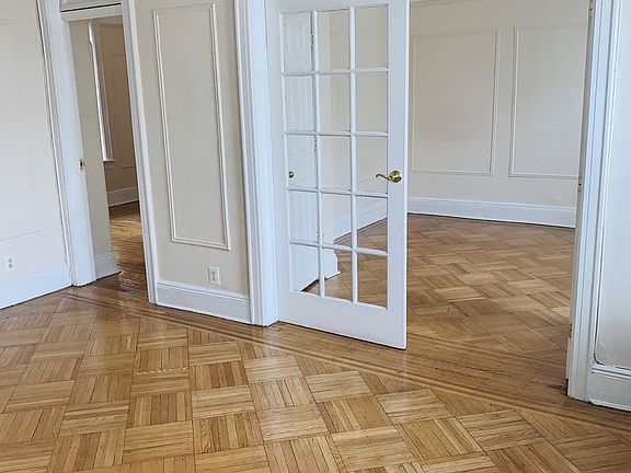 4th image of 3144 35th St APT 3