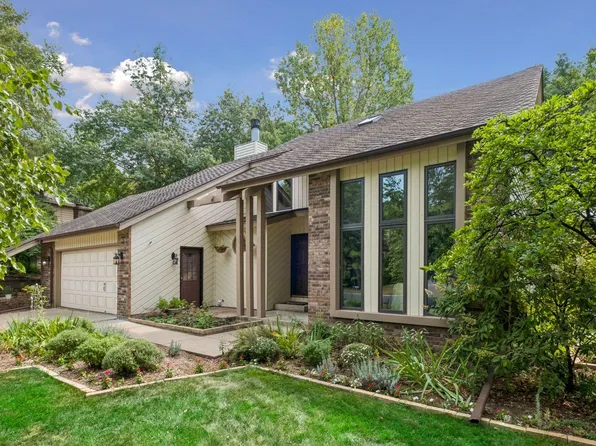 2248 James St, Eagan, MN 55122