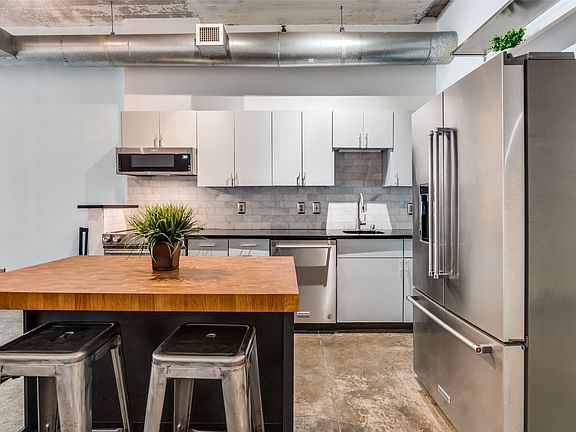 3rd image of 1122 Jackson St APT 917