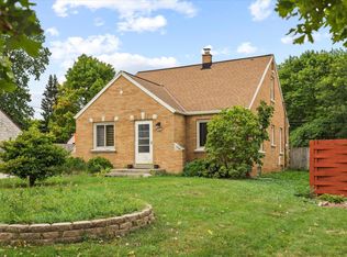 5325 S 6th St, Milwaukee, WI 53221