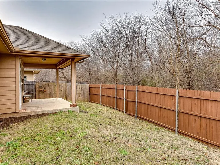 708 Creekside Dr — Photo 23