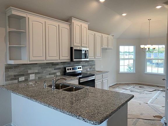 4th image of 121 Vickie Dr