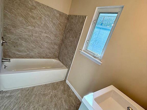 4th image of 2268 Mount Hood Ln
