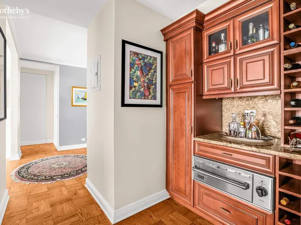 20 Sutton Place South image 6 of 17