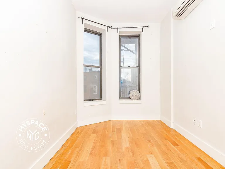 410 Gates Ave #4B — Photo 3