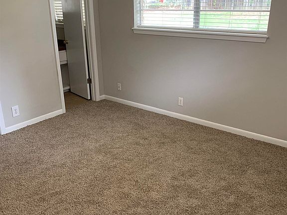 3rd image of 1740 Meadowbrook Ln