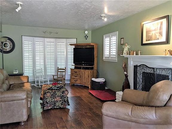 4th image of 2405 Cypress Dr