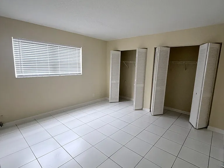 Deerfield Beach Apartments — Photo 9