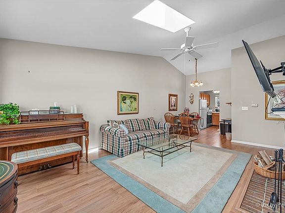 3rd image of 3202 Lynette Ln