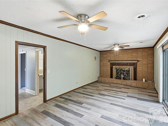 5th image of 4819 Carousel Dr
