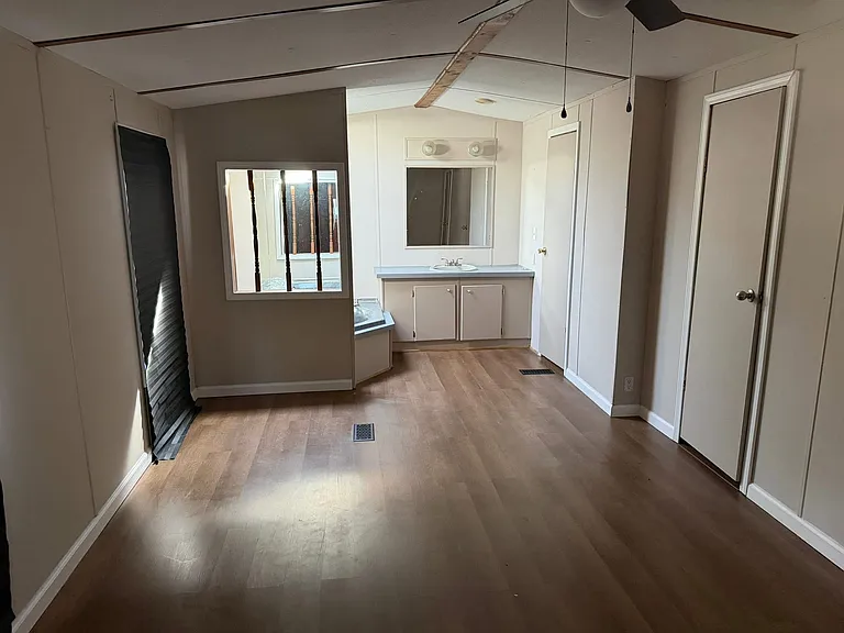 475 Park Ave — Photo 6