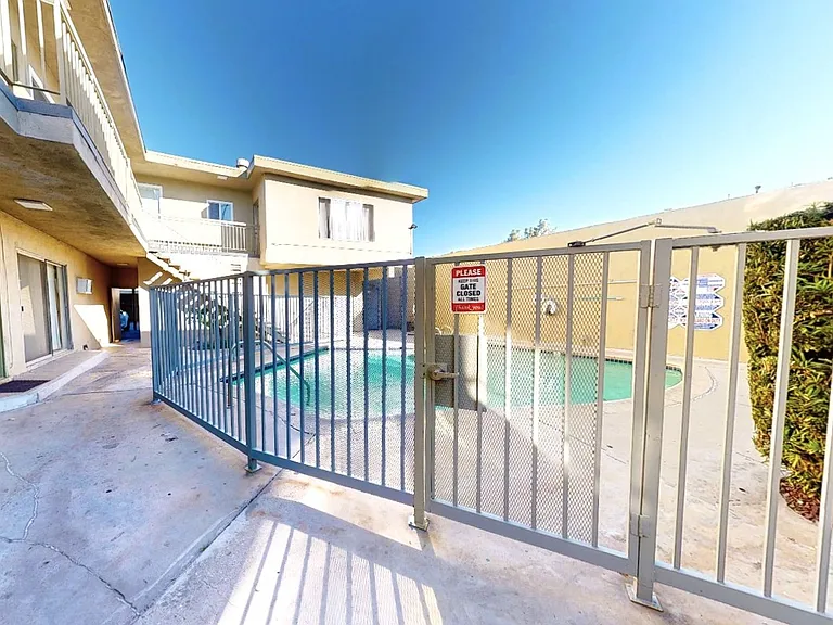 6632 Darby Ave — Photo 25