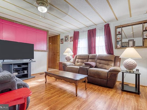 5th image of 105 Rustique Dr