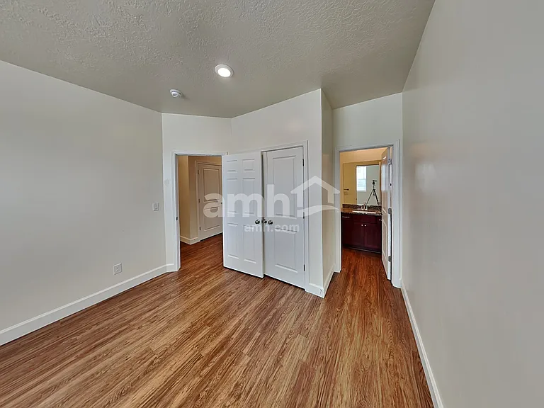 2054 E Silverado Ln — Photo 13