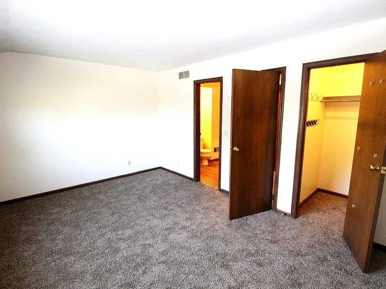 4822 Dierker Rd — Photo 16