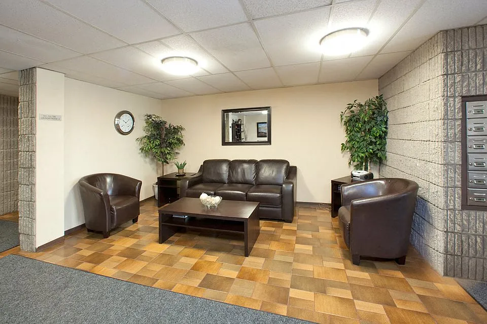 420 Wellington St #1217869 photo 1