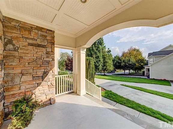 3rd image of 6 Grandwood Cir