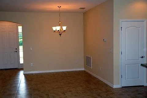 3 bed, 1844 sqft, $3,195 — Photo 3