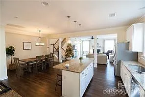 10517 Donahue Dr — Photo 7