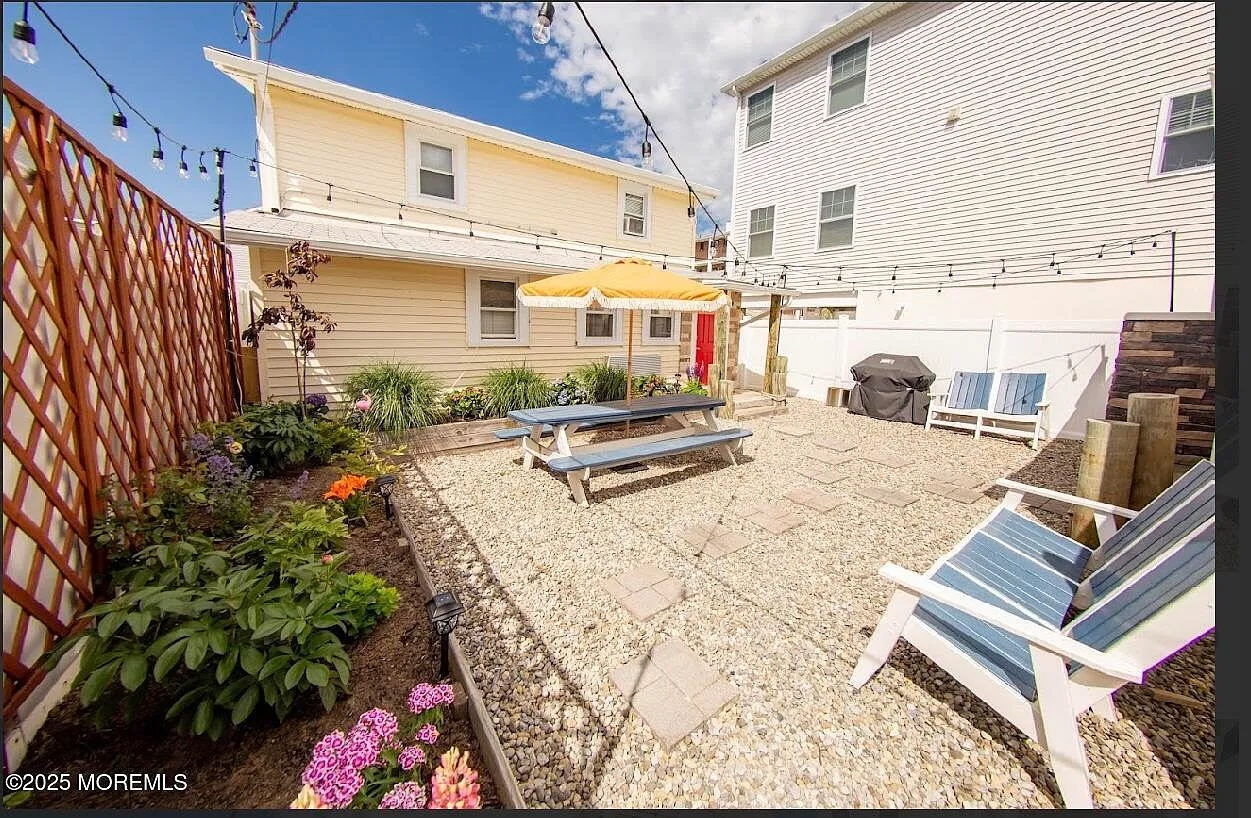 3 bed, 1.5 bath, 700 sqft, $2,200 — Photo 3