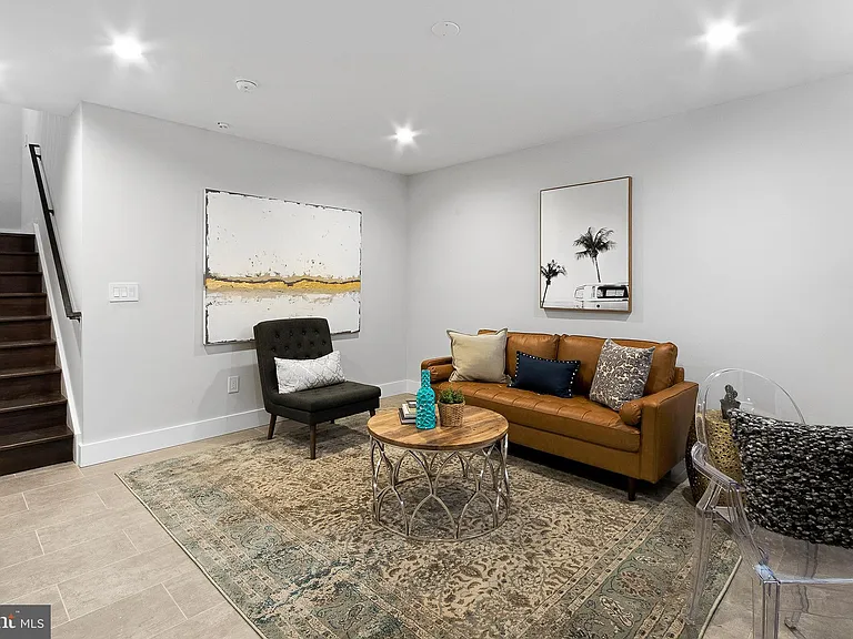 1321 S Woodstock St — Photo 24
