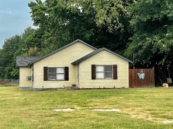 1405 Franklin St, Daingerfield, TX 75638