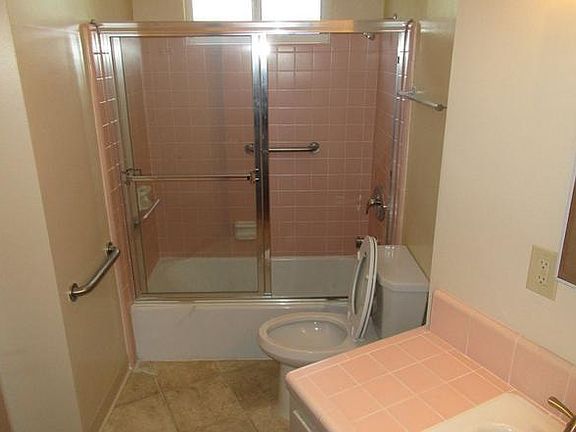 4th image of 817 E Grand Ave #805