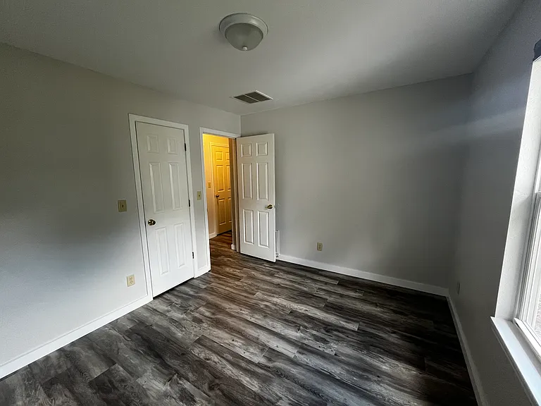 213 W Stone St #2 — Photo 11