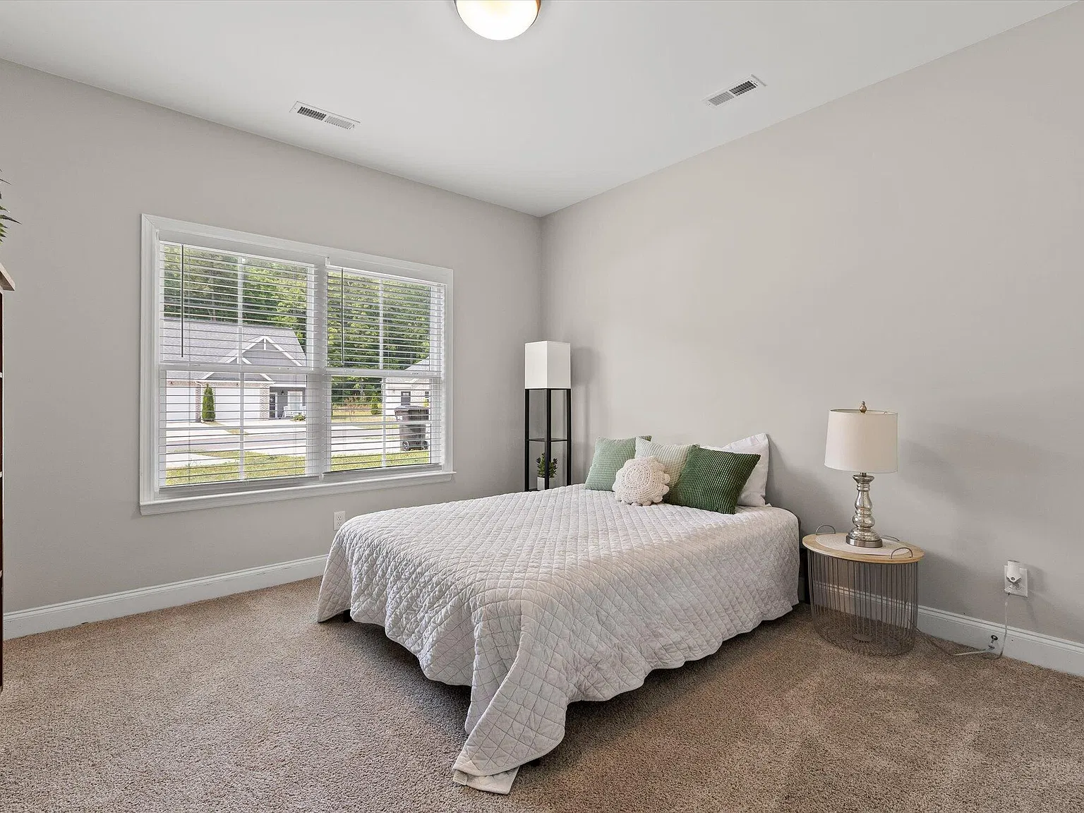 3 bed, 1664 sqft, $1,900 — Photo 4