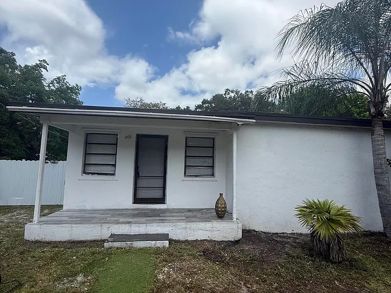 6315 SW 32nd St — Photo 3