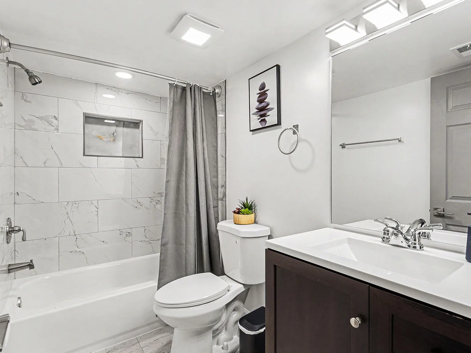 4 bed, 3.0 bath, 2050 sqft, $1,139 — Photo 4