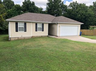 890 N Olive St, Marshfield, MO 65706