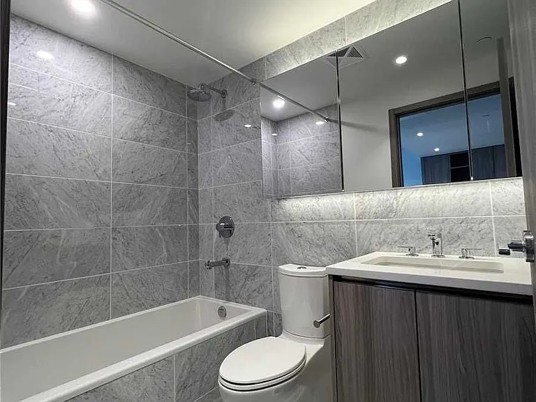 85 McMahon Dr #2802 — Photo 6