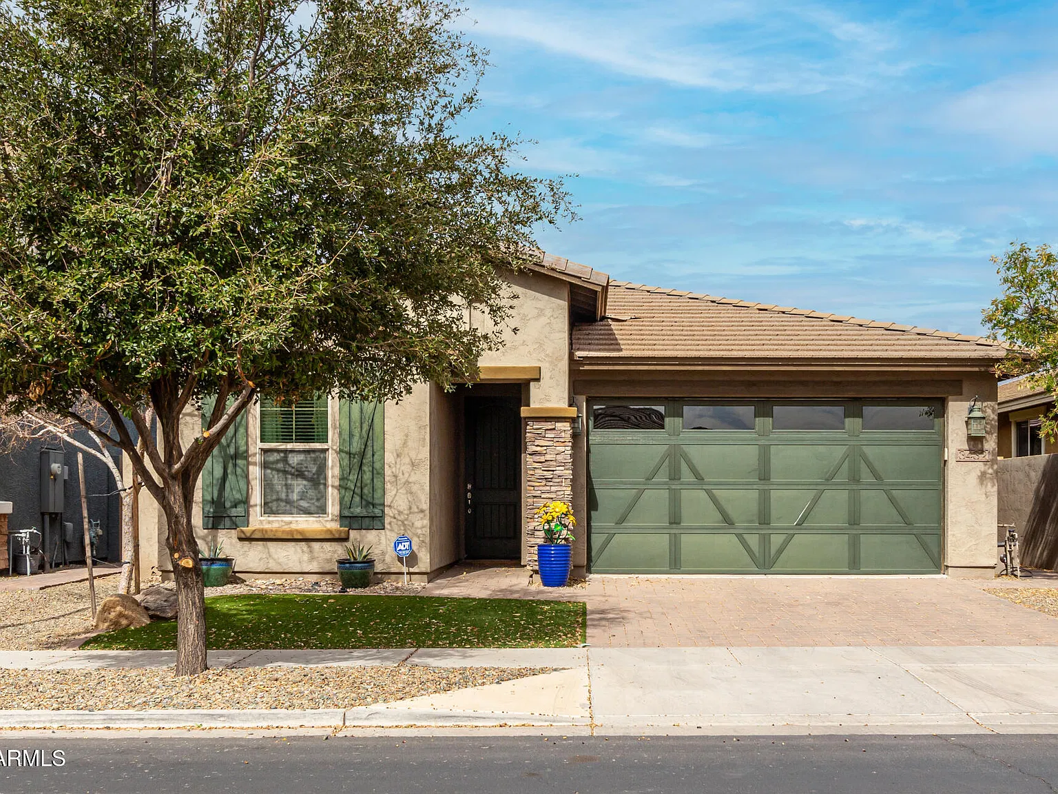 3 bed, 3.0 bath, 1910 sqft, $2,500 — Photo 2