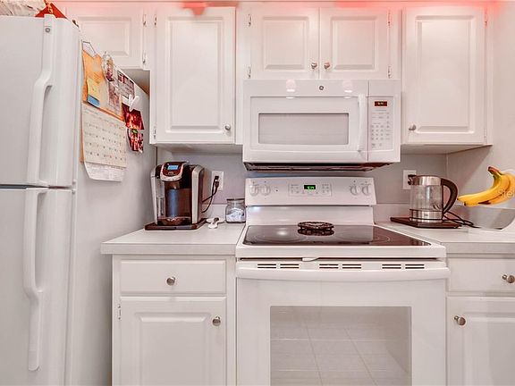 3rd image of 3368 Camelot Dr #3368