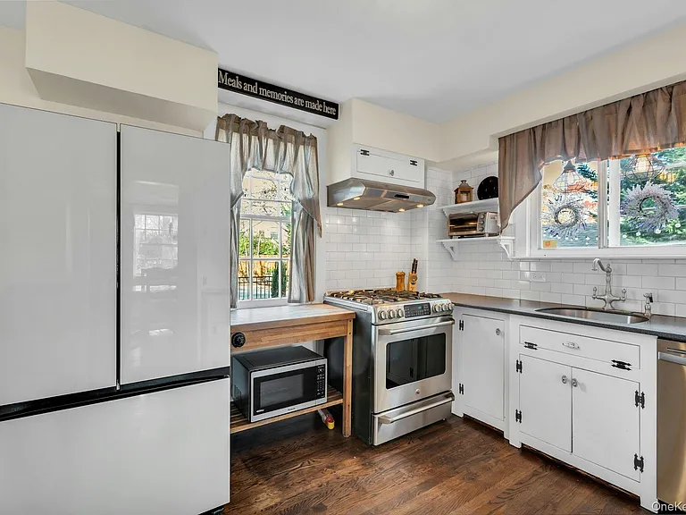 105 Academy St — Photo 15