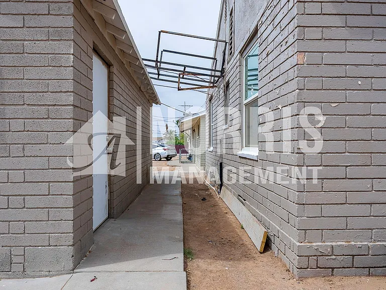515 E 4th St — Photo 16