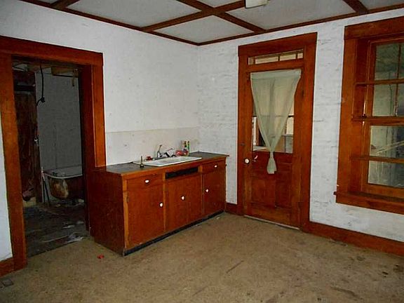 2nd image of 609 W Jefferson St