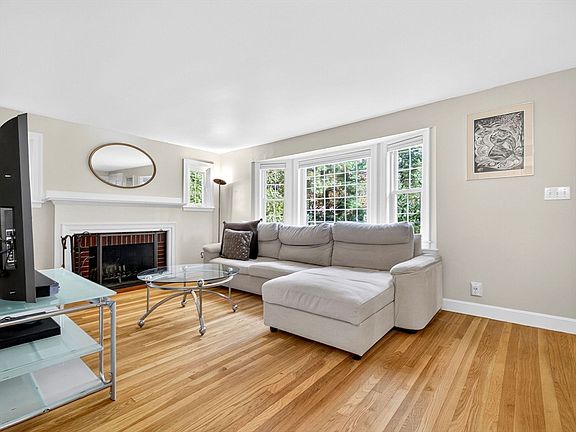 2nd image of 37 Pine St