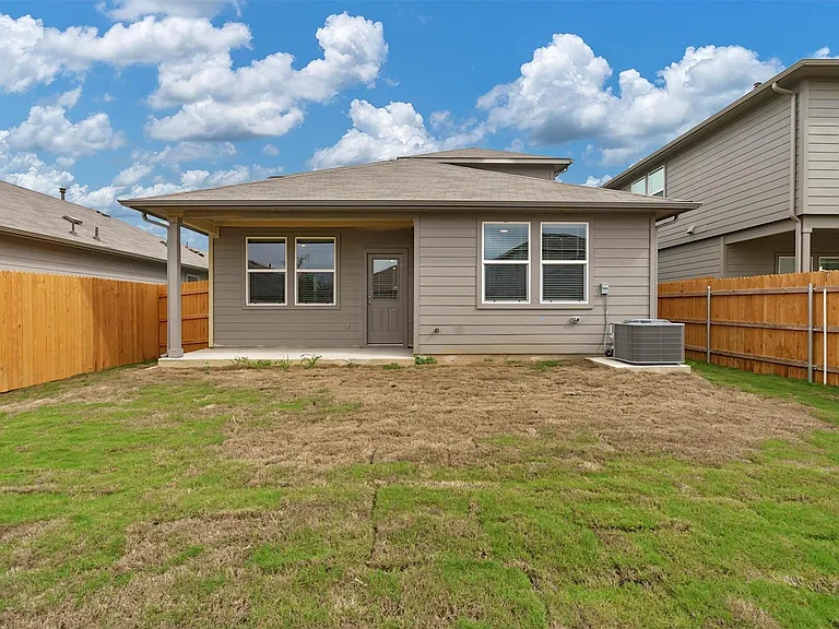 2909 Tweedy Trl — Photo 24