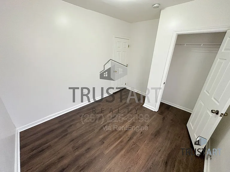 1953 N Hollywood St — Photo 10