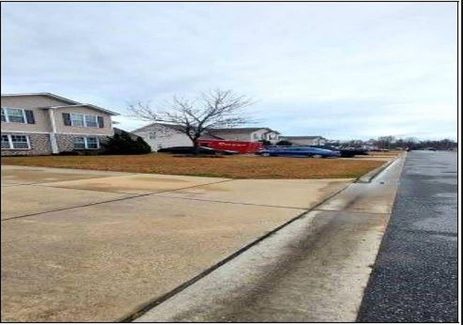 Exterior Neighborhood (street photo)