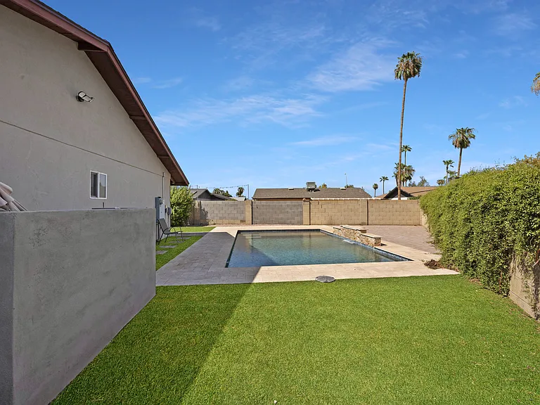 1110 E Redfield Rd — Photo 15
