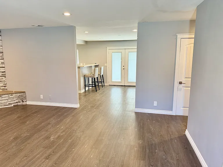 1017 W Casmalia St — Photo 11