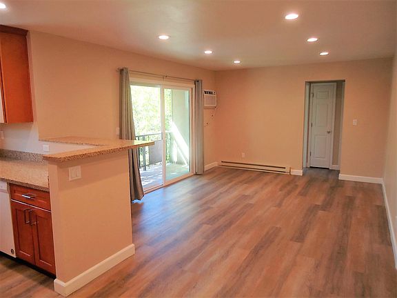 3rd image of 87 Glen Eyrie Ave #3