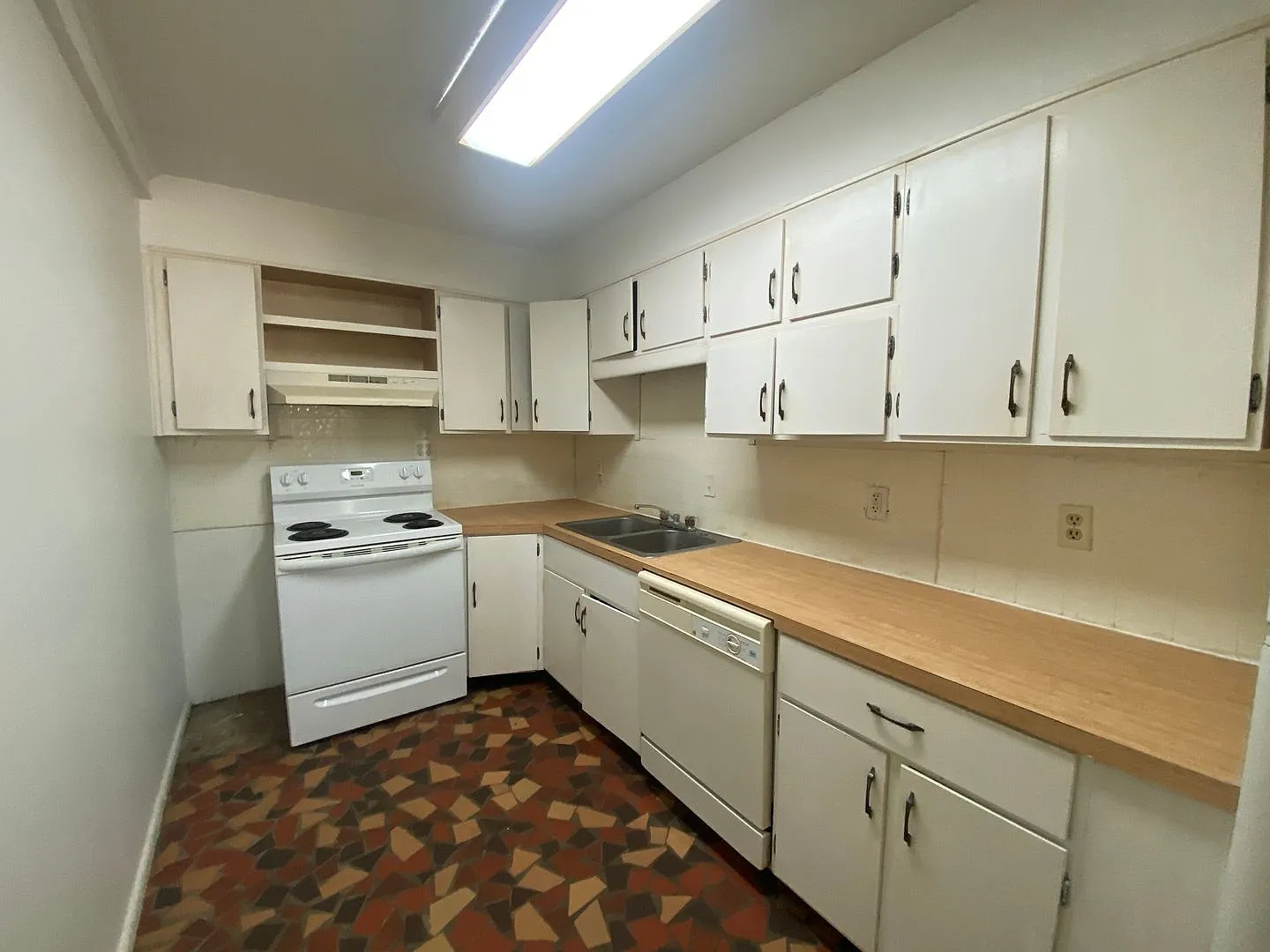 1801 Fairlane — Photo 4